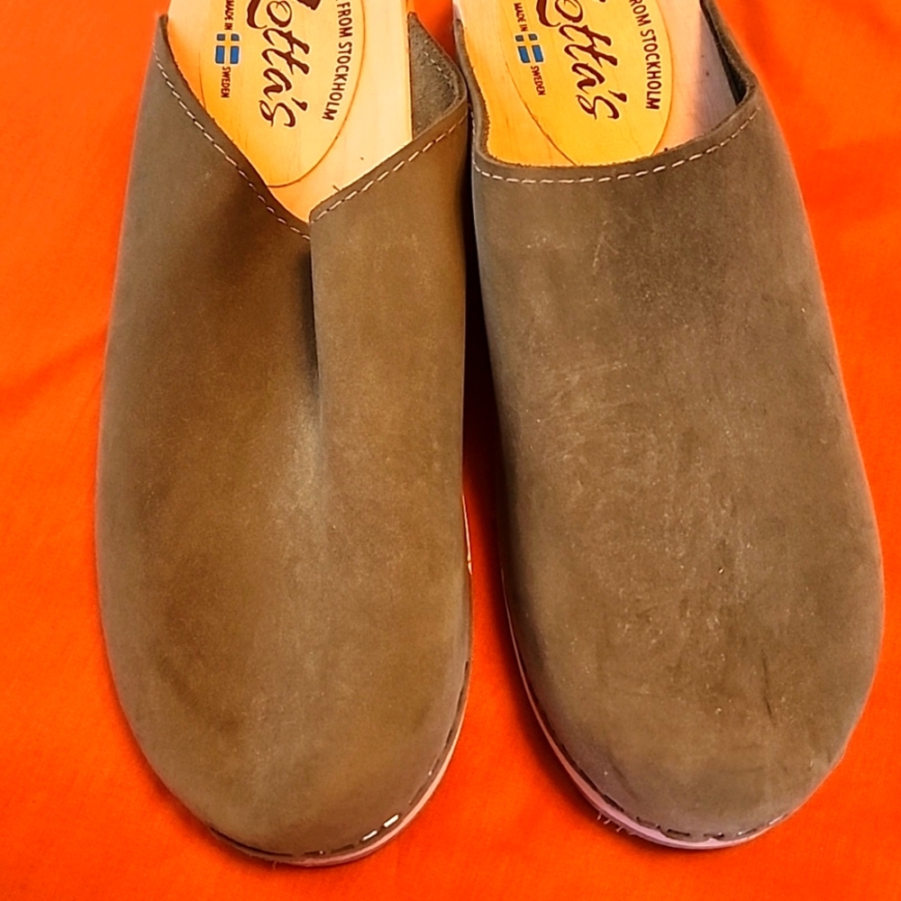 CLOGS. Lotta's  suede. 42